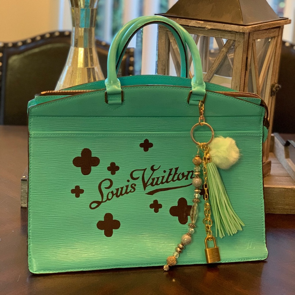 Meet your Posher, Joy